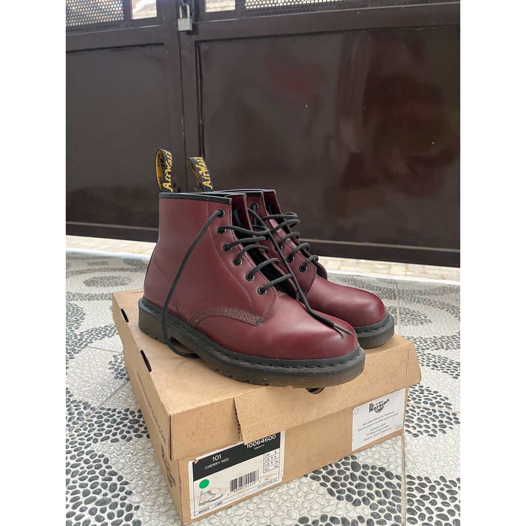 dr martens 101 6 holes