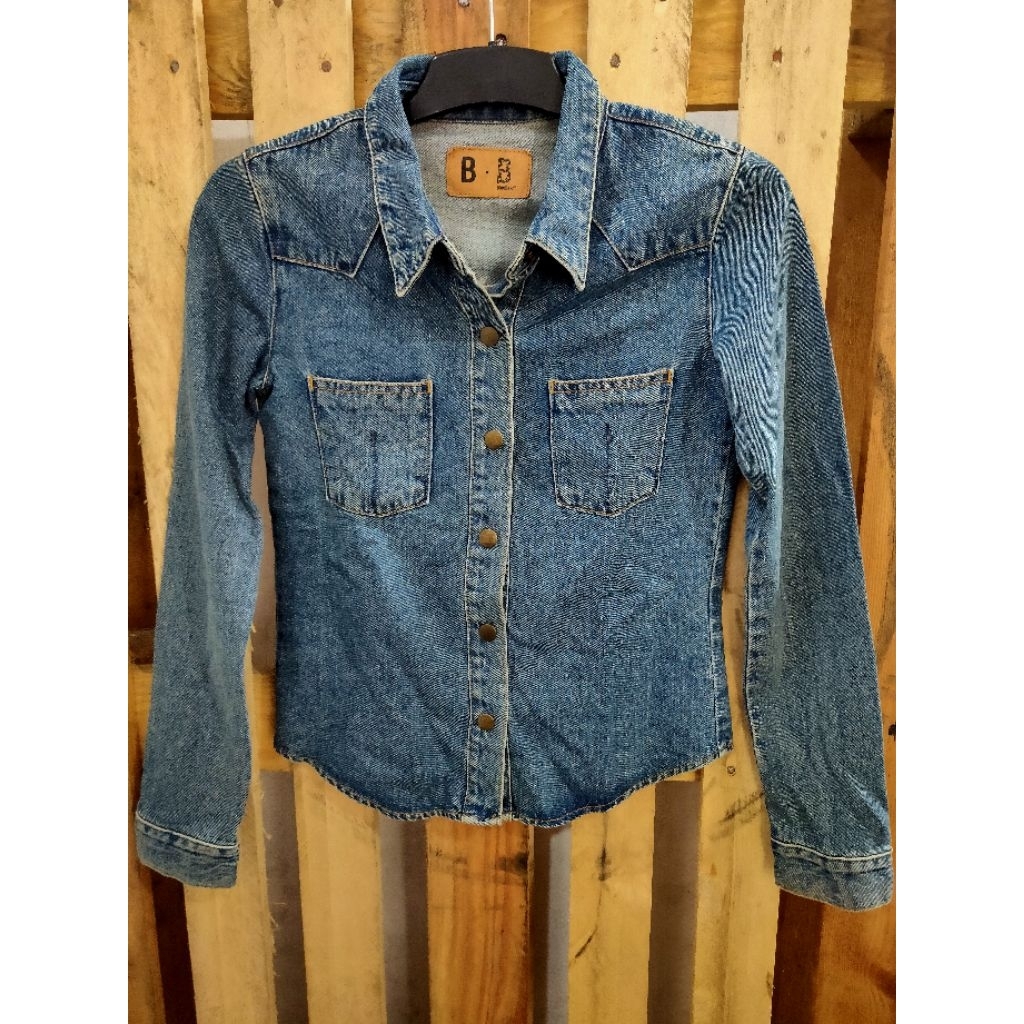 Kemeja Wanita jeans bekas pakai