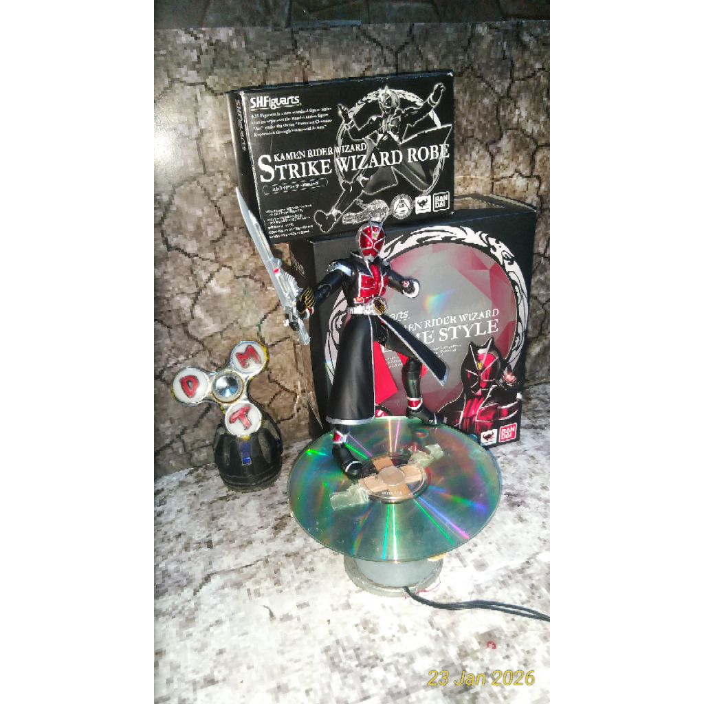 SHF Kamen Rider Wizard + Wizard Strike Robe _ BIB_ Acc Lengkap