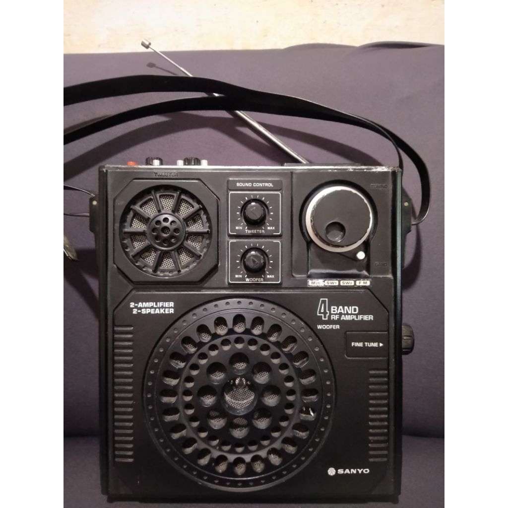 Radio jadul Sanyo RP-8251 thn 70an nyala