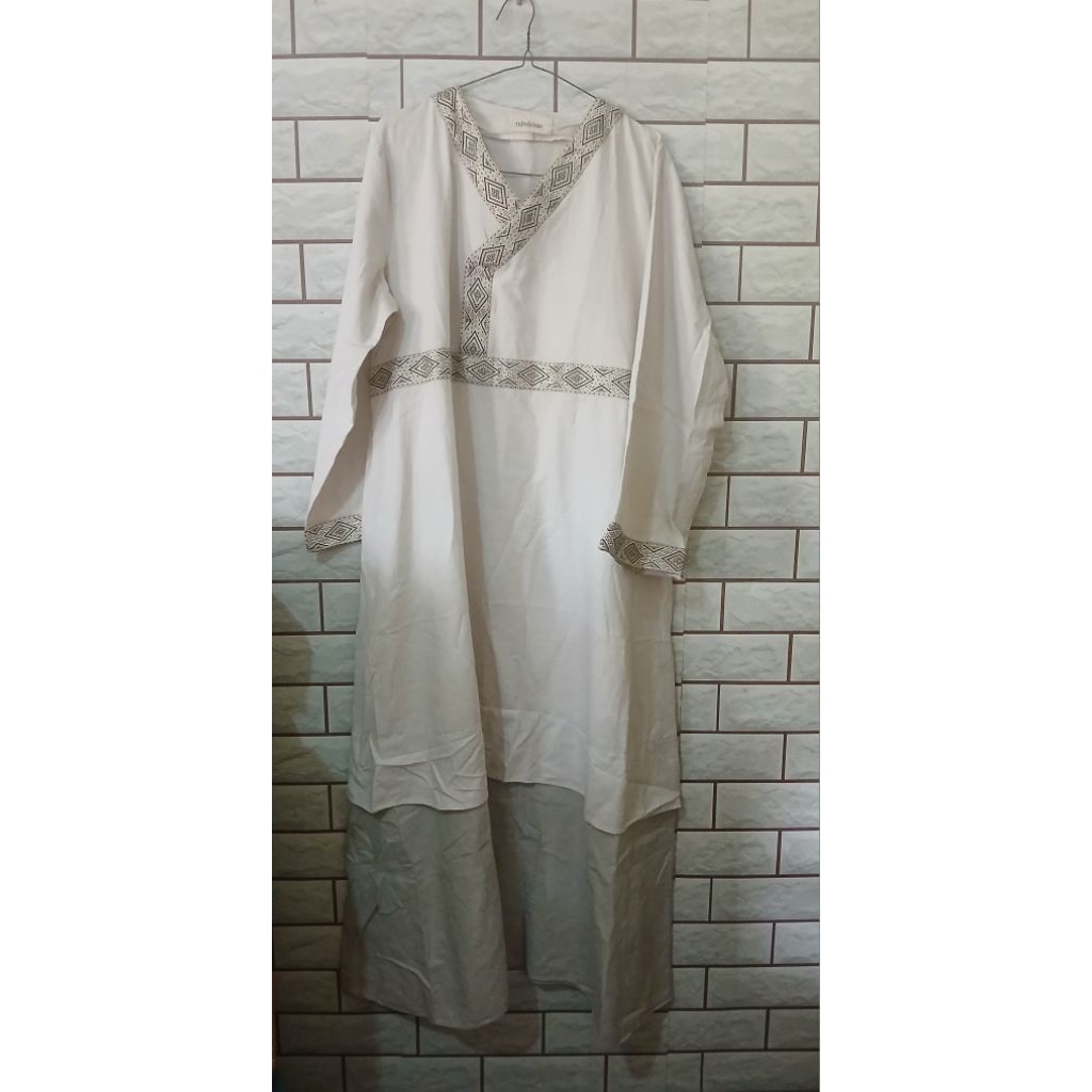 pl gamis midi krem  premium branded Ld 110 pb 126 bersih terawat