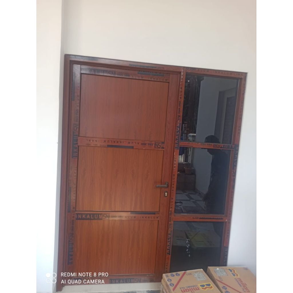 Pintu Almunium Serat Kayu