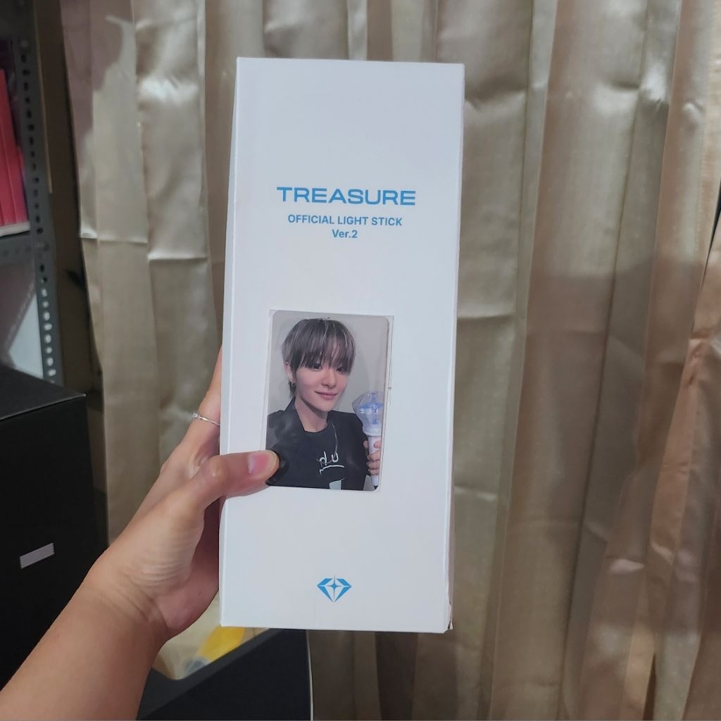 [READYSTOCK, SEALED. BISA INSTANT] Treasure Official Lightstick Ver.2 (dapat Photocard 1pc) . TEUME 