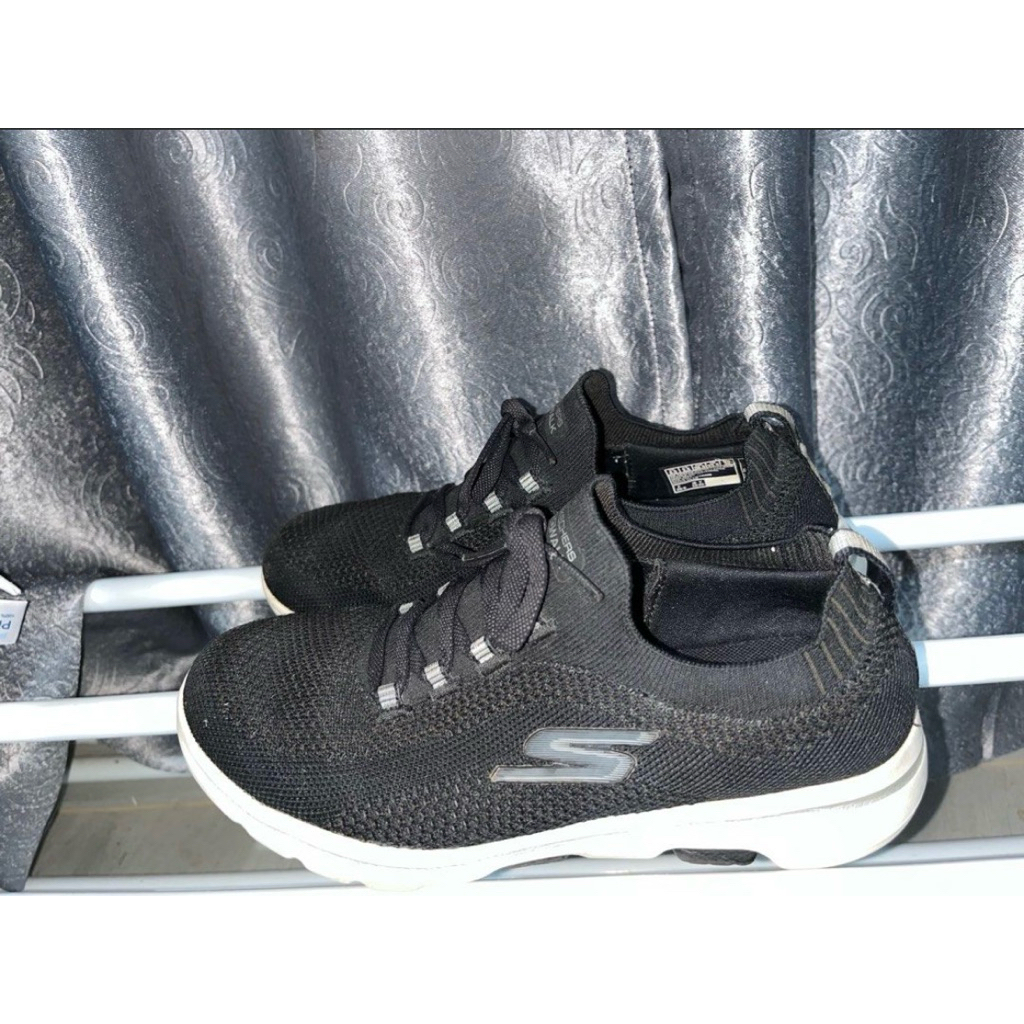 PRELOVED SKECHERS_SEPATU