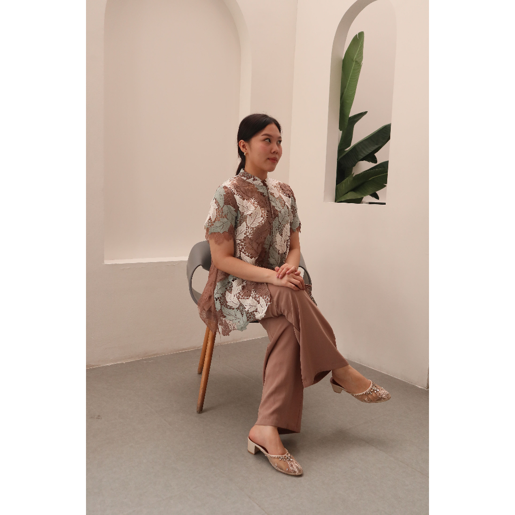 SarahDewanto Kebaya Prada Santili Daun Tangan Pendek Hijau Cokelat