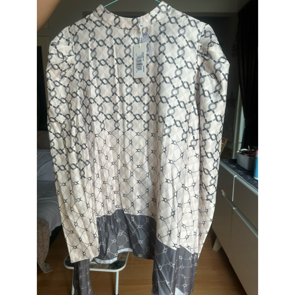 Wearing klamby wk Calya blouse pavement xxl