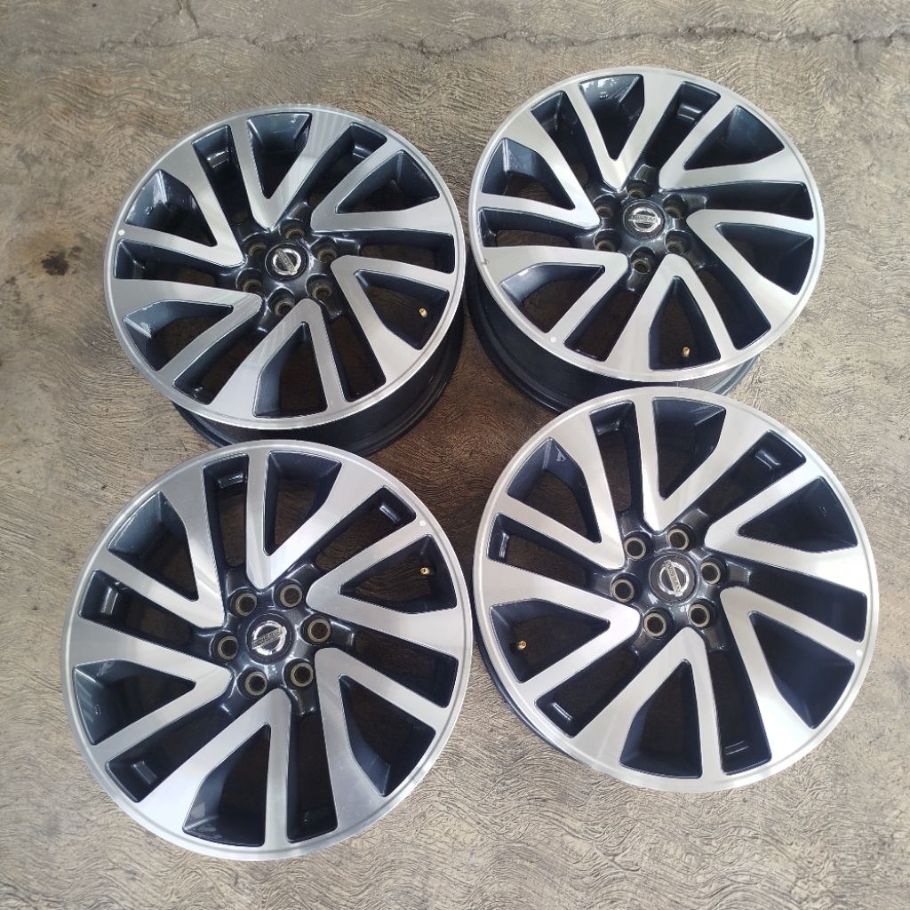 velg nissan navara R18 pcd 6x114 original