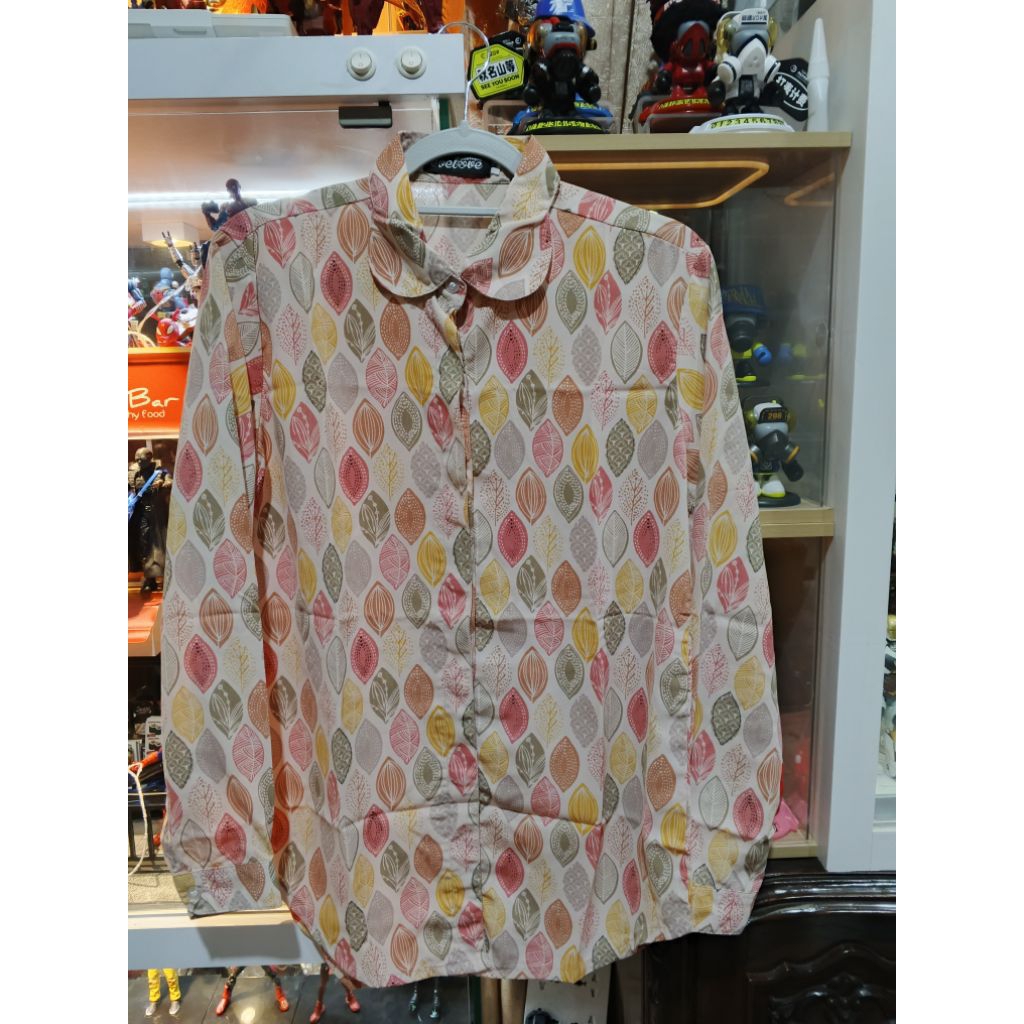 Kemeja Wanita Bermotif Daun
