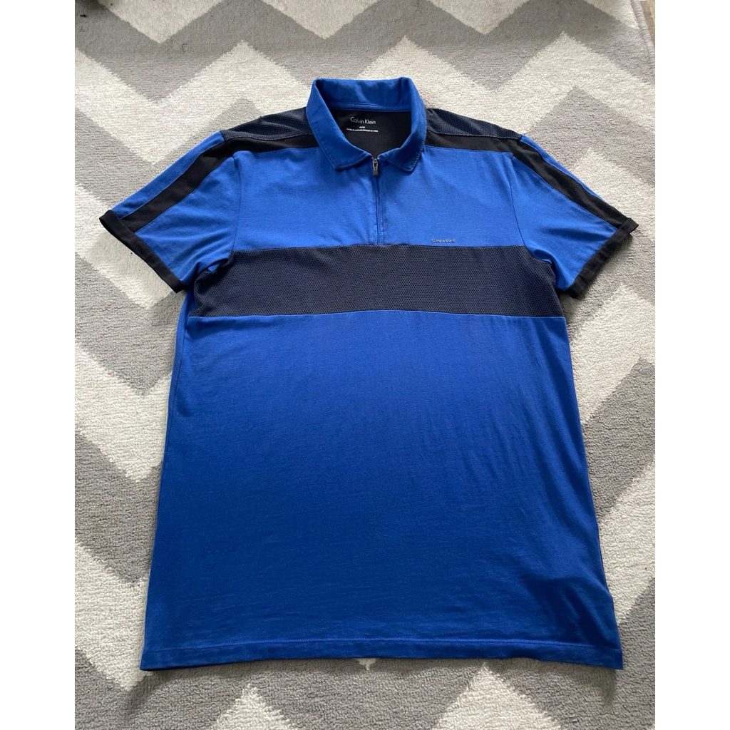 kaos kerah Calvin Klein