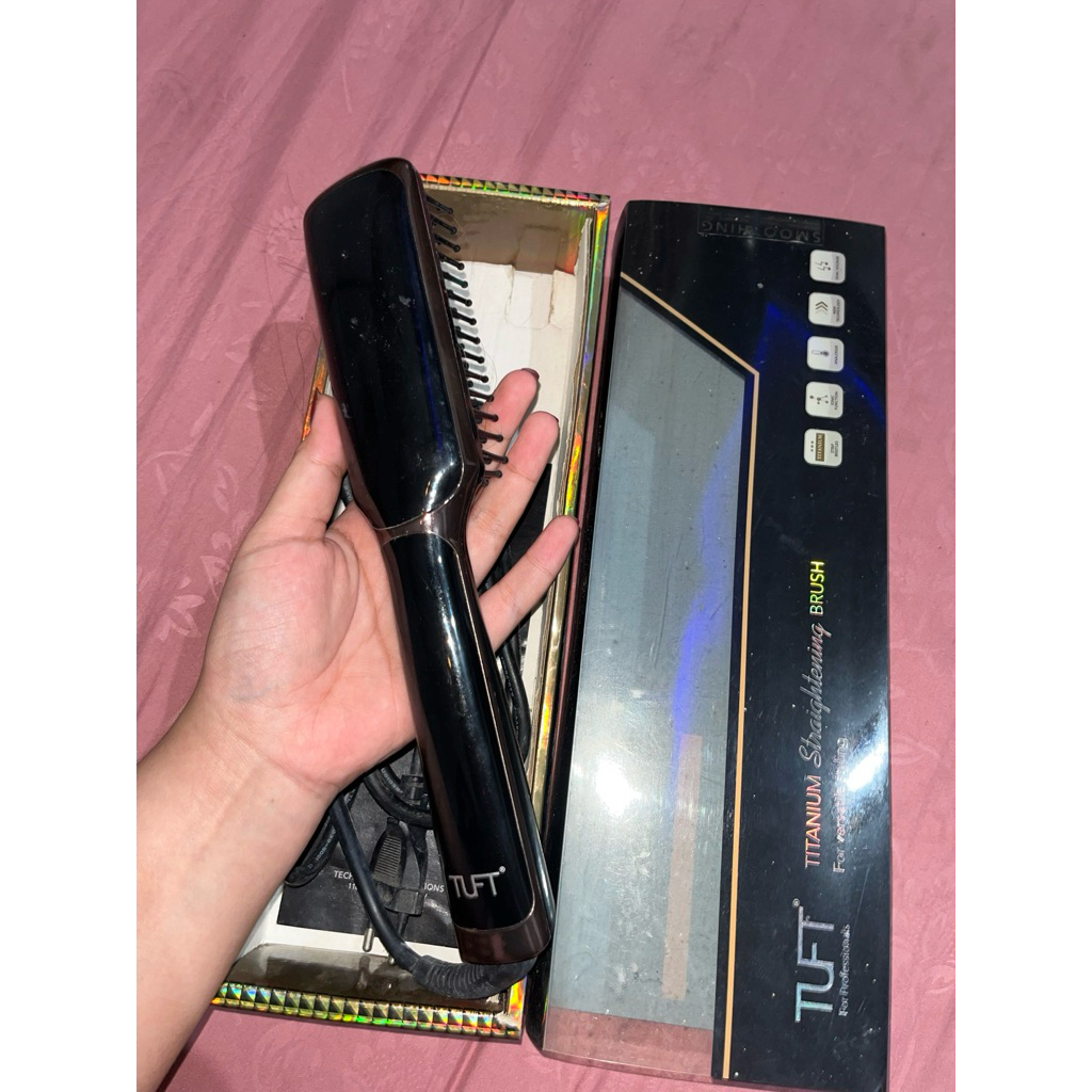 TUFT straightening brush (preloved)