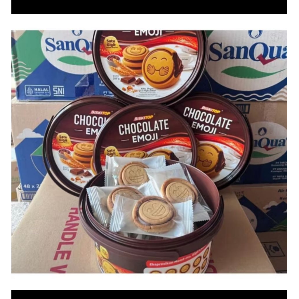 [1 KARTON ISI 6 KALENG] TANGO WAFER, FULLO CHOCOLATE, BISKITOP EMOJI CHOCOLATE, YUPI STRAWBERRY KEMA