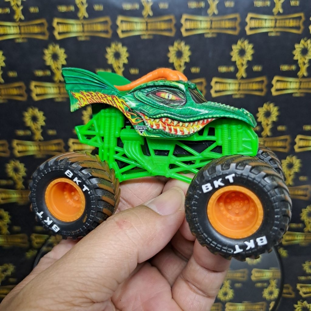 LOOSE MONSTER JAM LOOSE MONSTER JAM DRAGON MONSTER JAM 1:64 MONSTER JAM KOLPRI KONDISI 99%
