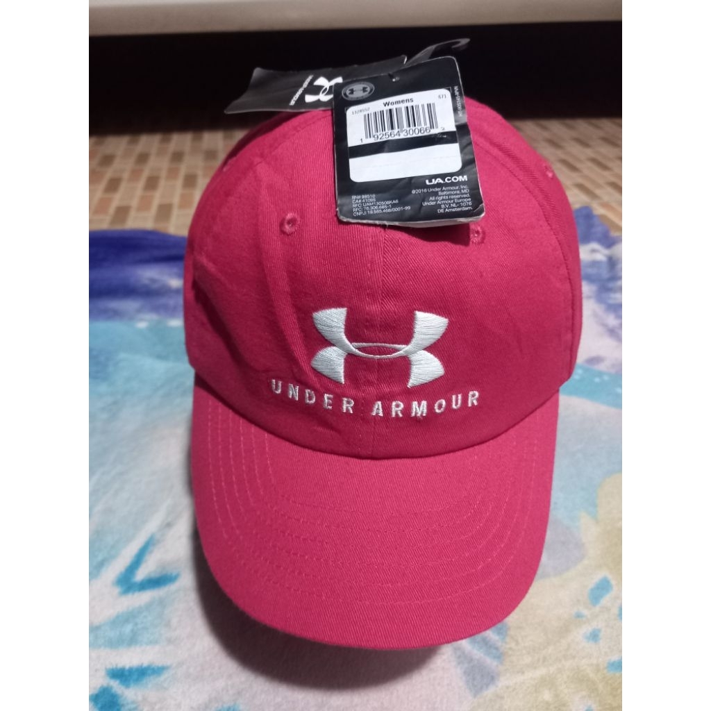 Preloved Topi UNDER ARMOUR Baseball Womens BNWT