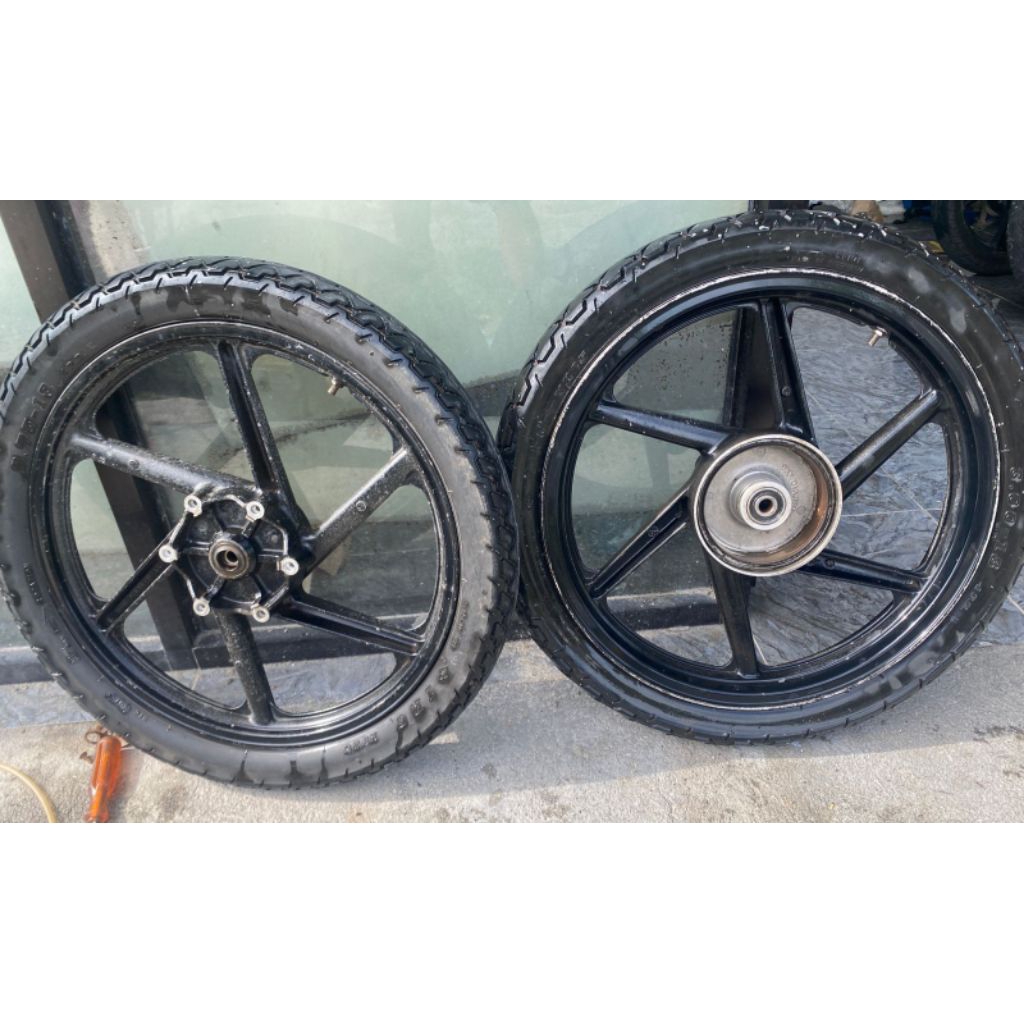 Velg Mega Pro Primus Ring 18 ORI Second Copotan Motor Fullset Ban sesuai foto Velg Mega Pro Primus R