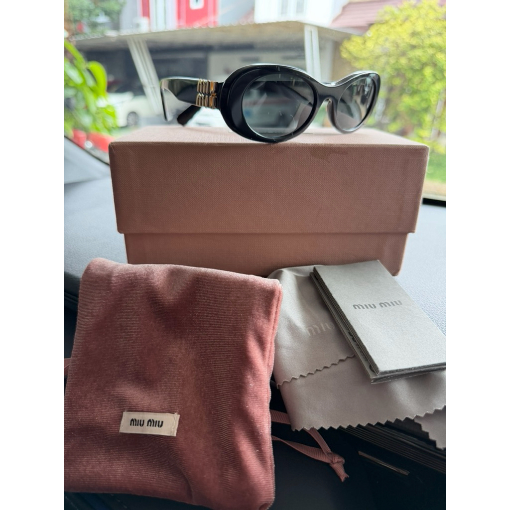 Preloved kacamata miumiu original