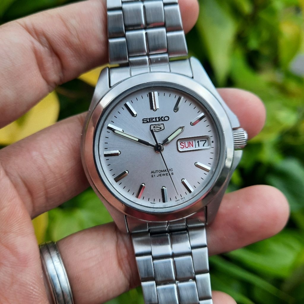 Seiko 5 Automatic SNKK87K1 White Putih Sunbrust Dial SNKK87 7S26-03T0