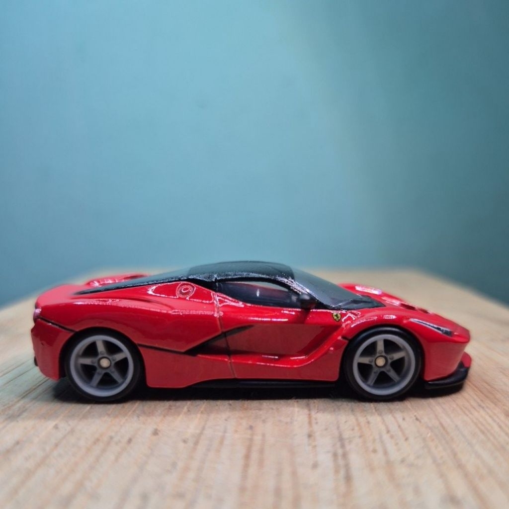 HOT WHEELS PREMIUM LAFERRARI MERAH