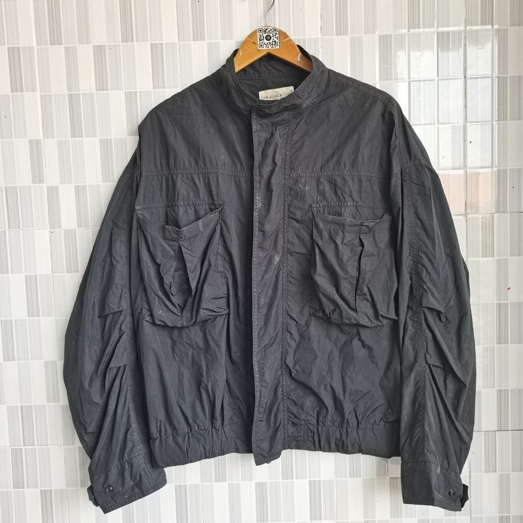 A676. JAKET NYLON LAFUDGE WARNA HITAM SIZE XL BOXY PRELOVED