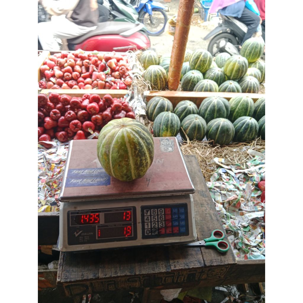 Buah Blewah Segar Manis