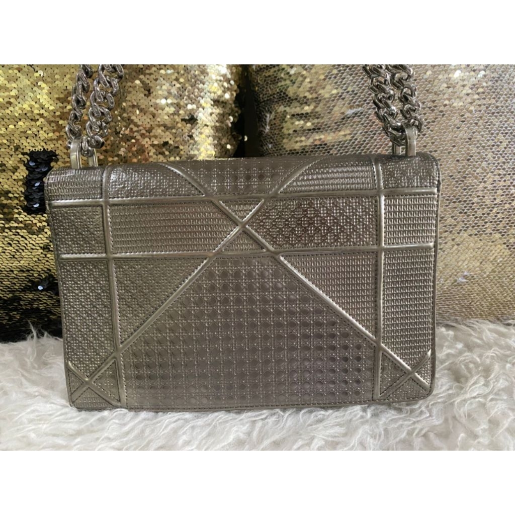 Tas Preloved D Silver Bag.