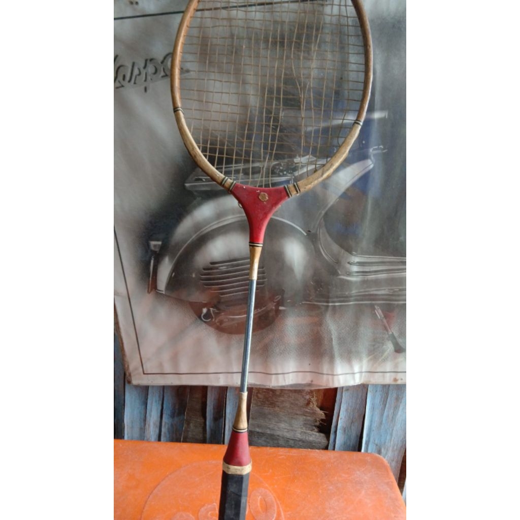 raket badminton 155rb perbiji jadul antik kuno lawas vintage display anggap mati
