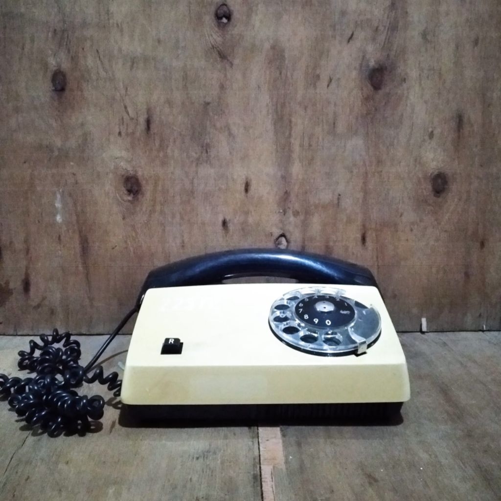 Telepon rumah telepon putar jadul antik vintage lawas kuno