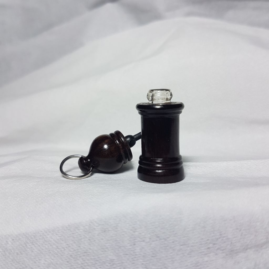 Liontin Botol Kaca Black Wood Antik