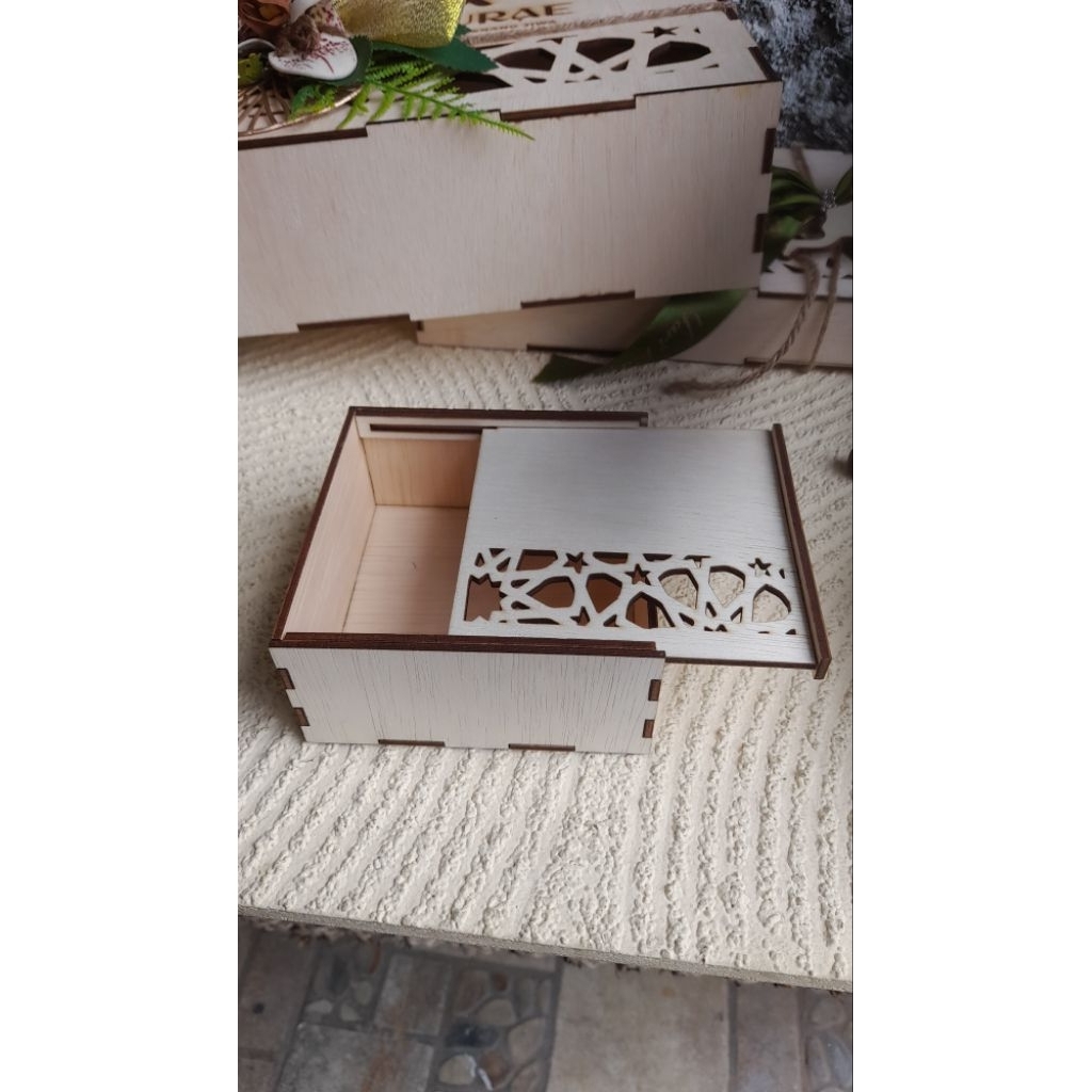 Box Hampers Kotak Hadiah /  Hiasan lebaran bisa custom ukuran dan logo