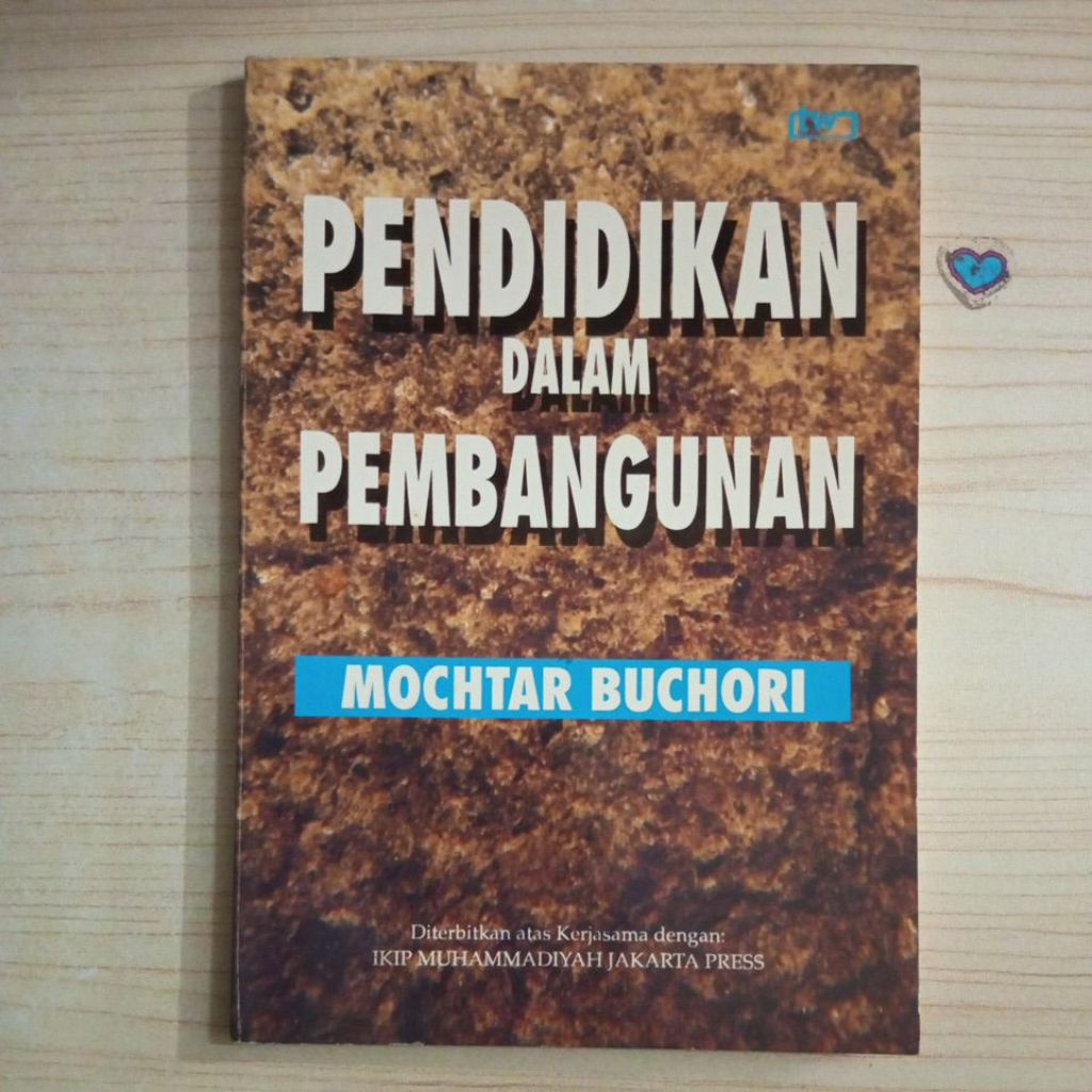 BUKU PENDIDIKAN DALAM PEMBANGUNAN OLEH MOCHTAR BUCHORI