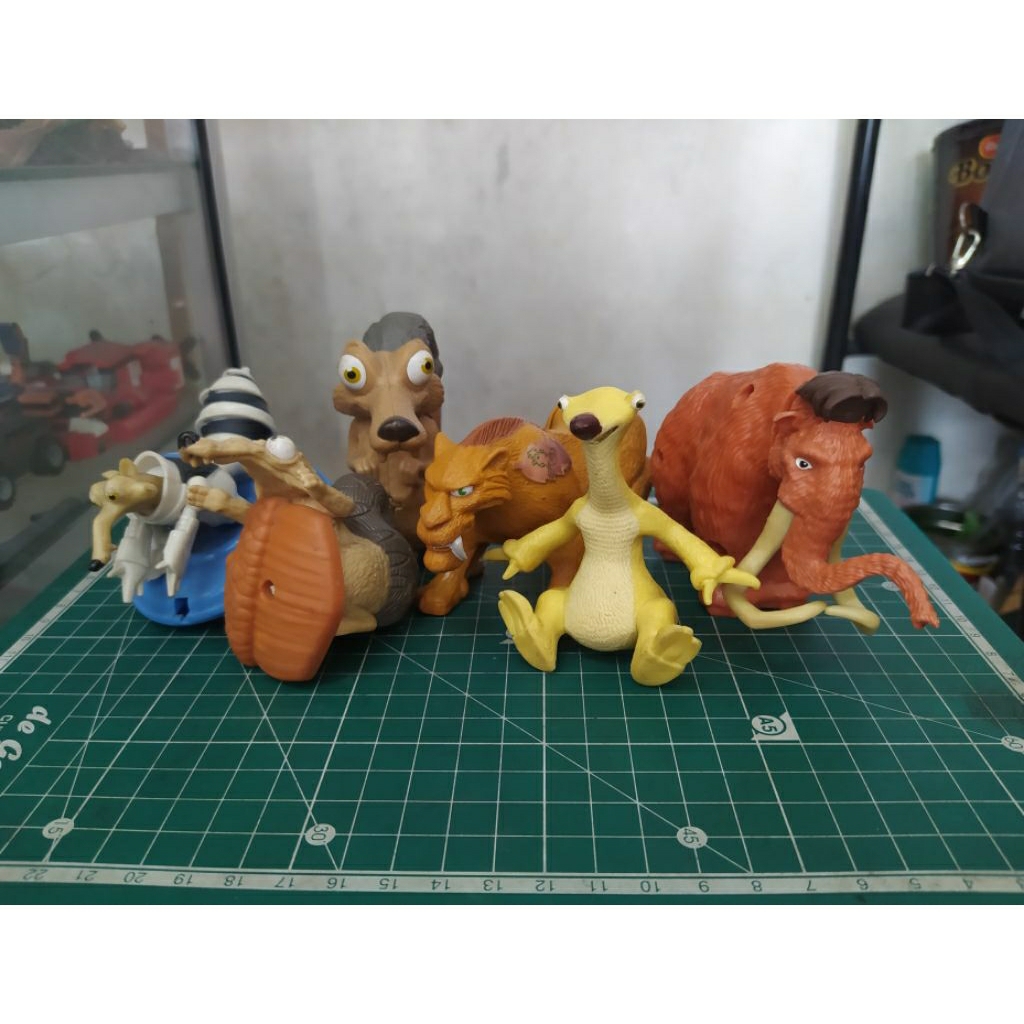 Figure Ice Age Mainan Anak McD