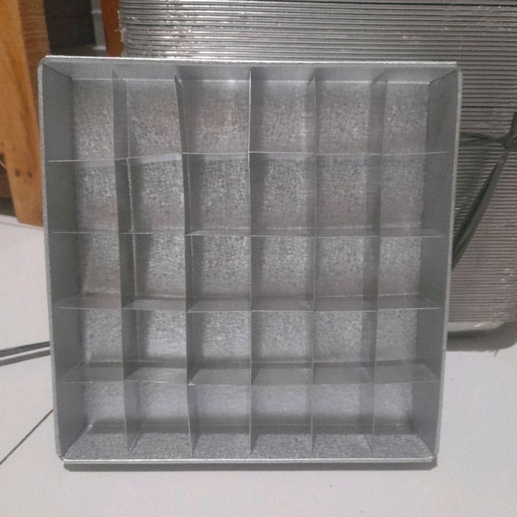 Loyang Sekat ukuran 22x22x4 Cm Isi 30 lubang / Loyang Brownies,Nastar kue / Anti Lengket