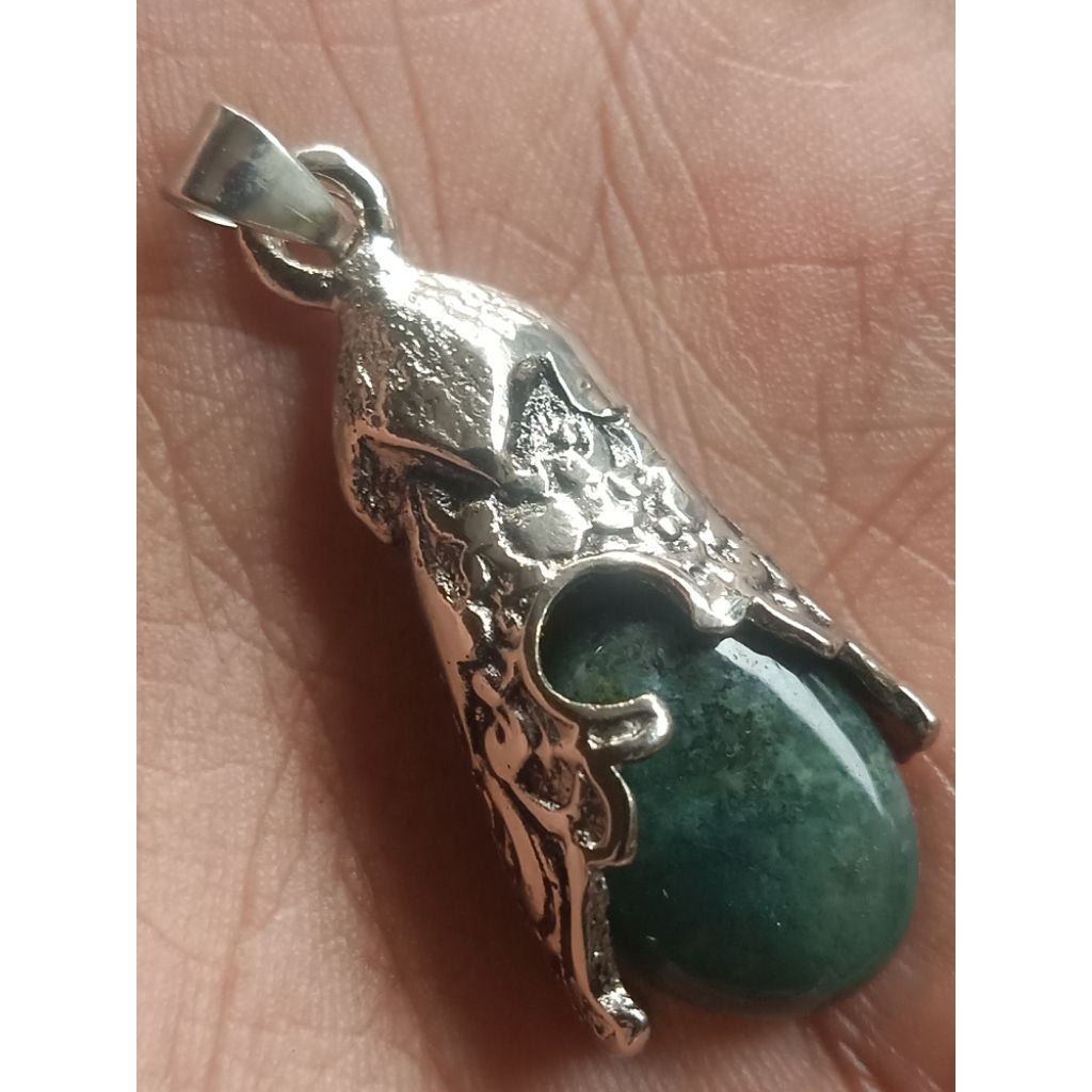 liontin batu lumut  hijau