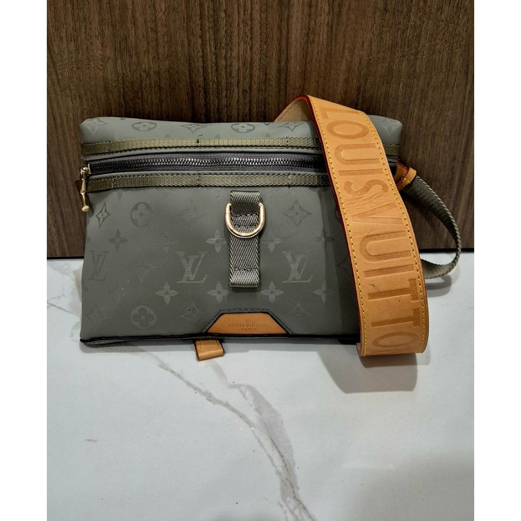 sling bag Louis vuitton second