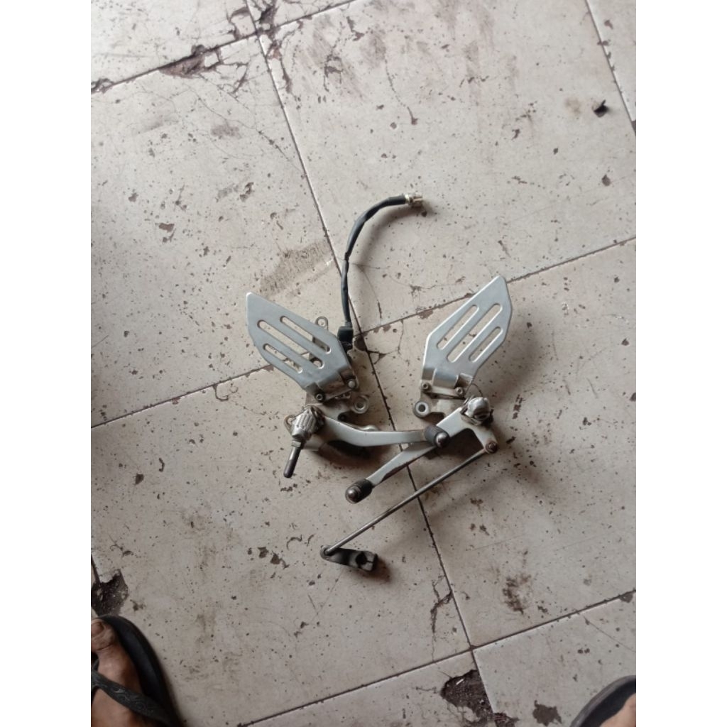 STEP UNDERBONE ORI R15 V2 PNP VIXION