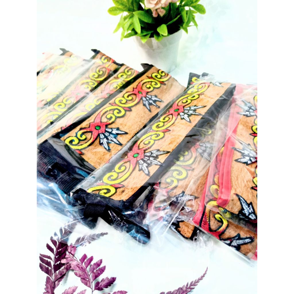 Lawung/ sumping kulit kayu khas Dayak kalimantan_Lawung hiasan kepala