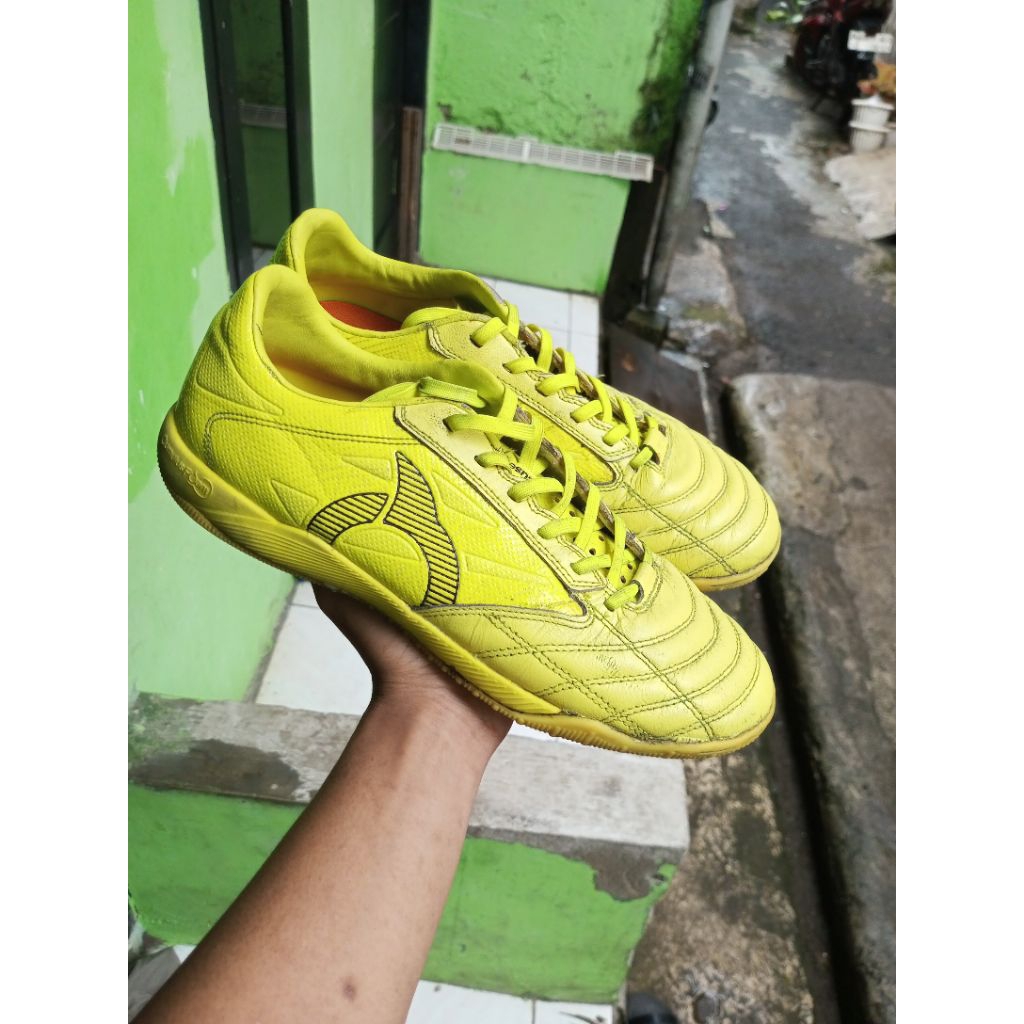 Sepatu futsal second