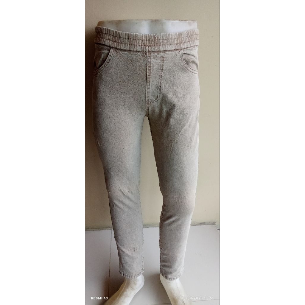 Celana Wanita Slimfit Semi Jeans Preloved