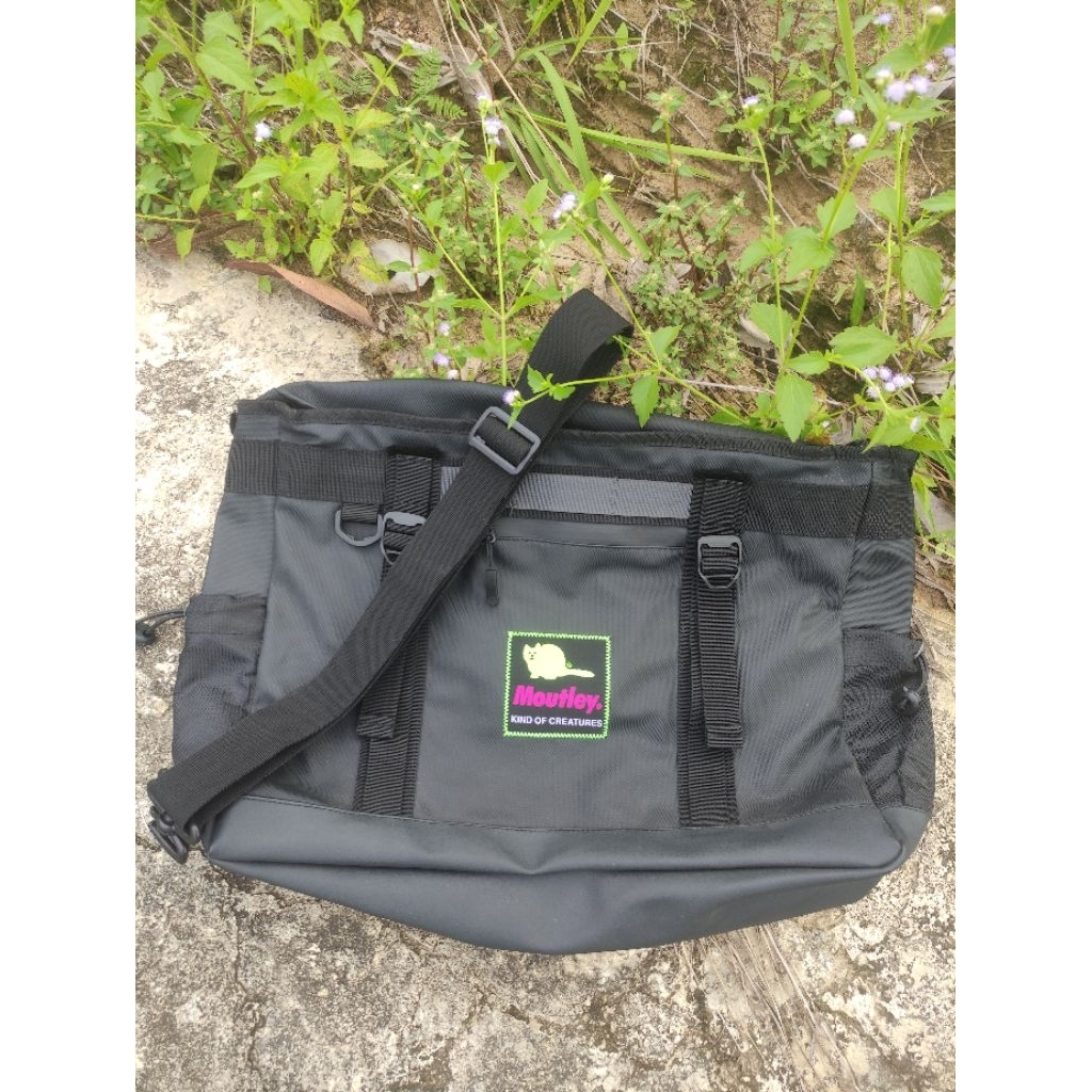 Tas Selempang Moutley x 3SECOND