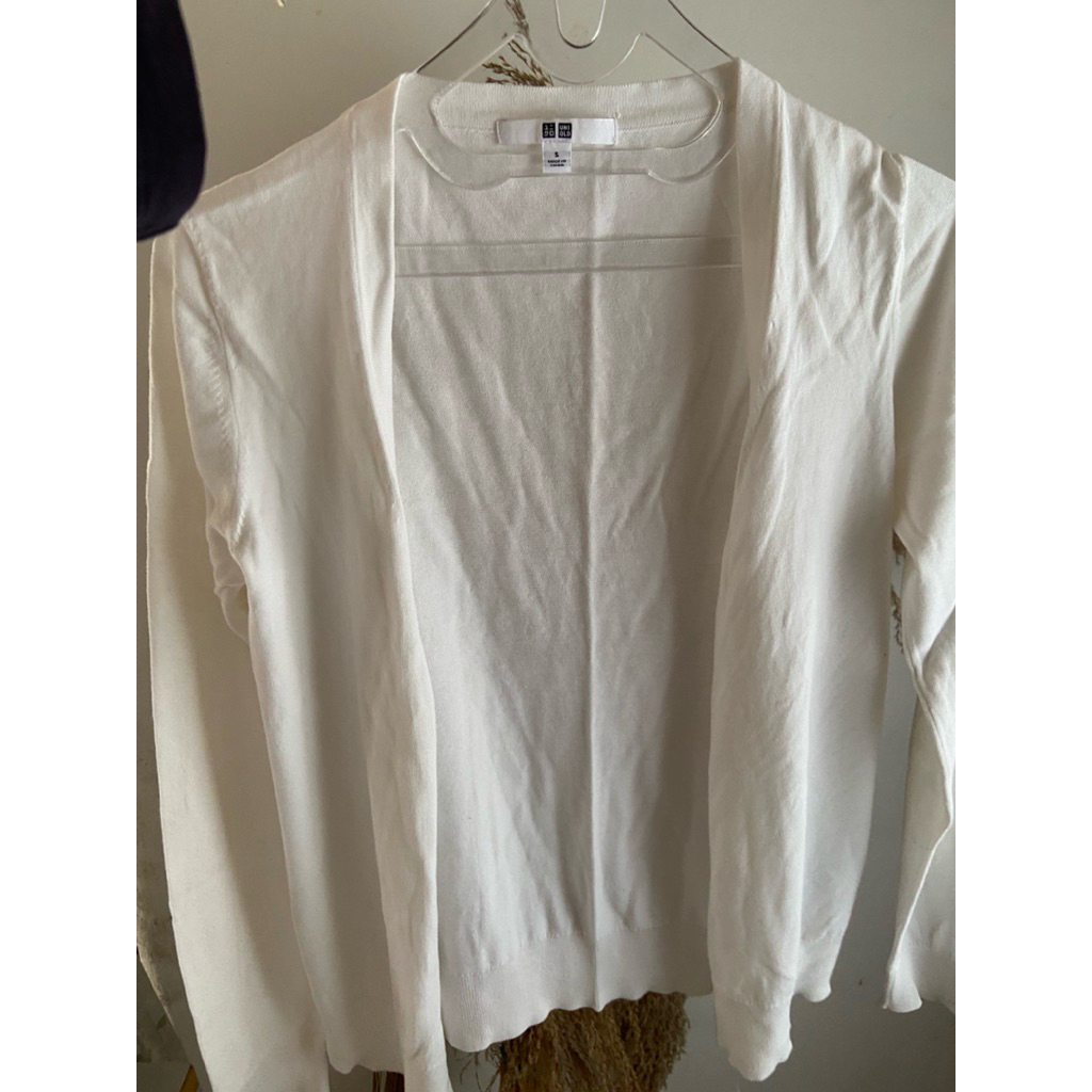 Preloved Cardigan Putih UNIQLO Original Wanita –  All Season, Size S