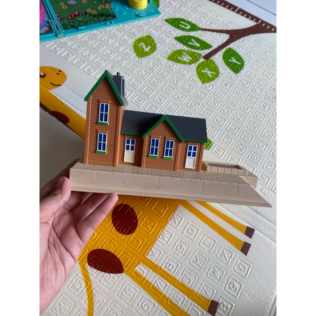 rumah rumahan thomas brand tomy