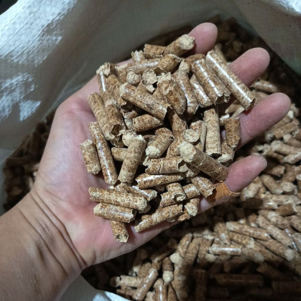 wood pellet 1 kg berkualitas tinggi ramah lingkungan, untuk bahan bakar kompor biomassa atau alas un