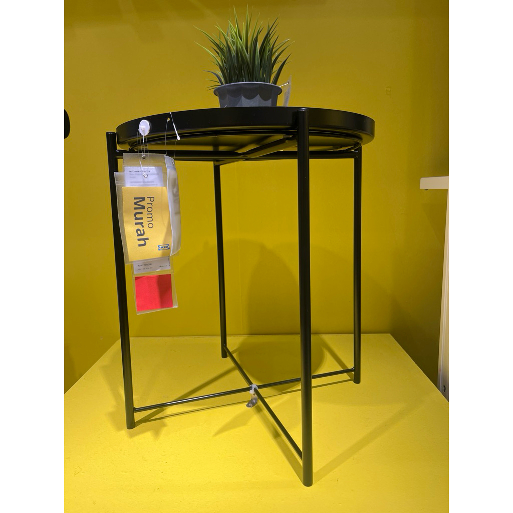Meja besi Ikea untuk cafe