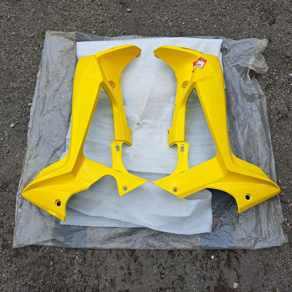 Sayap luar legshiel luar kanan kiri honda supra x 125 batman kuning Cover R/L M/P SD kuning Supra X 
