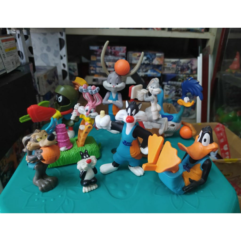 Figure Looney Tunes Mainan Anak McD