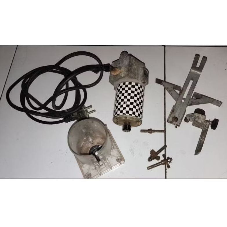 MESIN PROFIL KAYU TRIMMER MACHINE ADA LOGO NLG MERK TIDAK TAHU.KONDISI SECOND BEKAS MASIH BISA NYALA