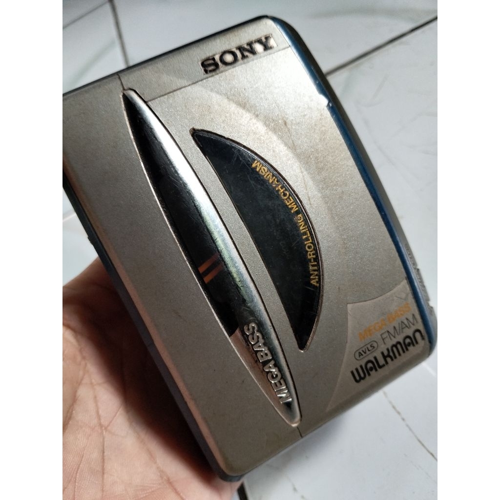 walkman Sony kaset radio FM am wm-fx195