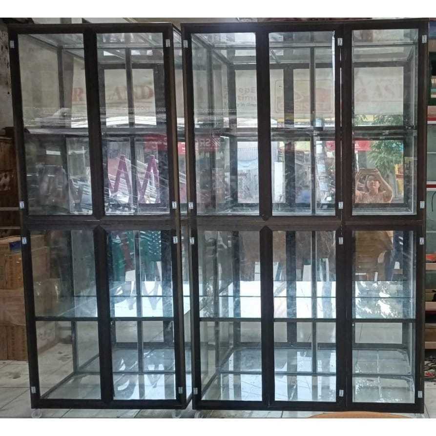 Lemari hias / Lemari pajangan / lemari hias kaca / lemari hias minimalis/lemari piala