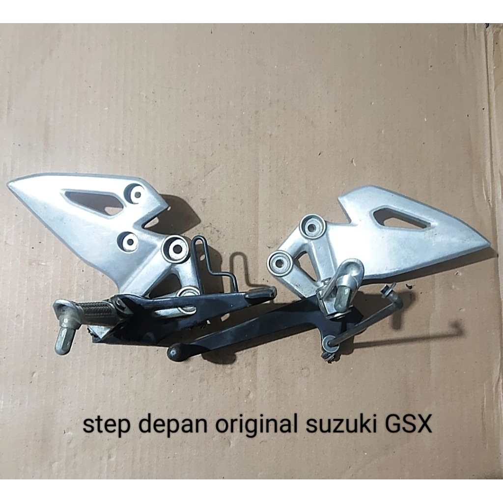Footstep Depan Suzuki GSX 150 Original Ori Copotan set kanan kiri,Step Depan GSX R150 / GSX S150 Asl