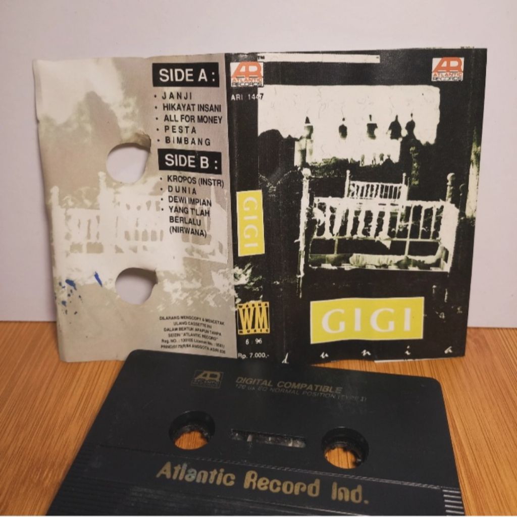 Kaset Gigi - Dunia