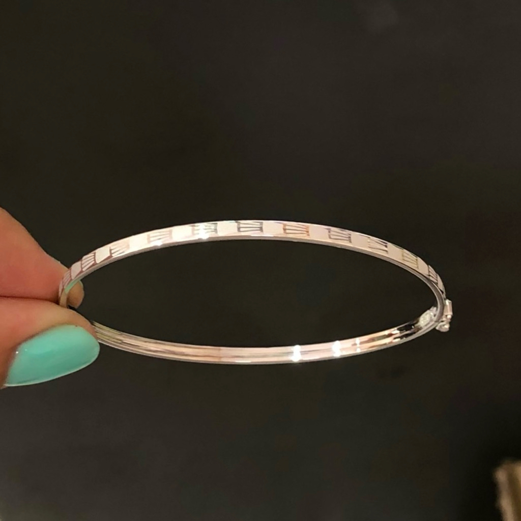 EV3- GELANG OVAL LASER PUTIH UBS 1.42GR KADAR 375 DIAMETER 5.4CM